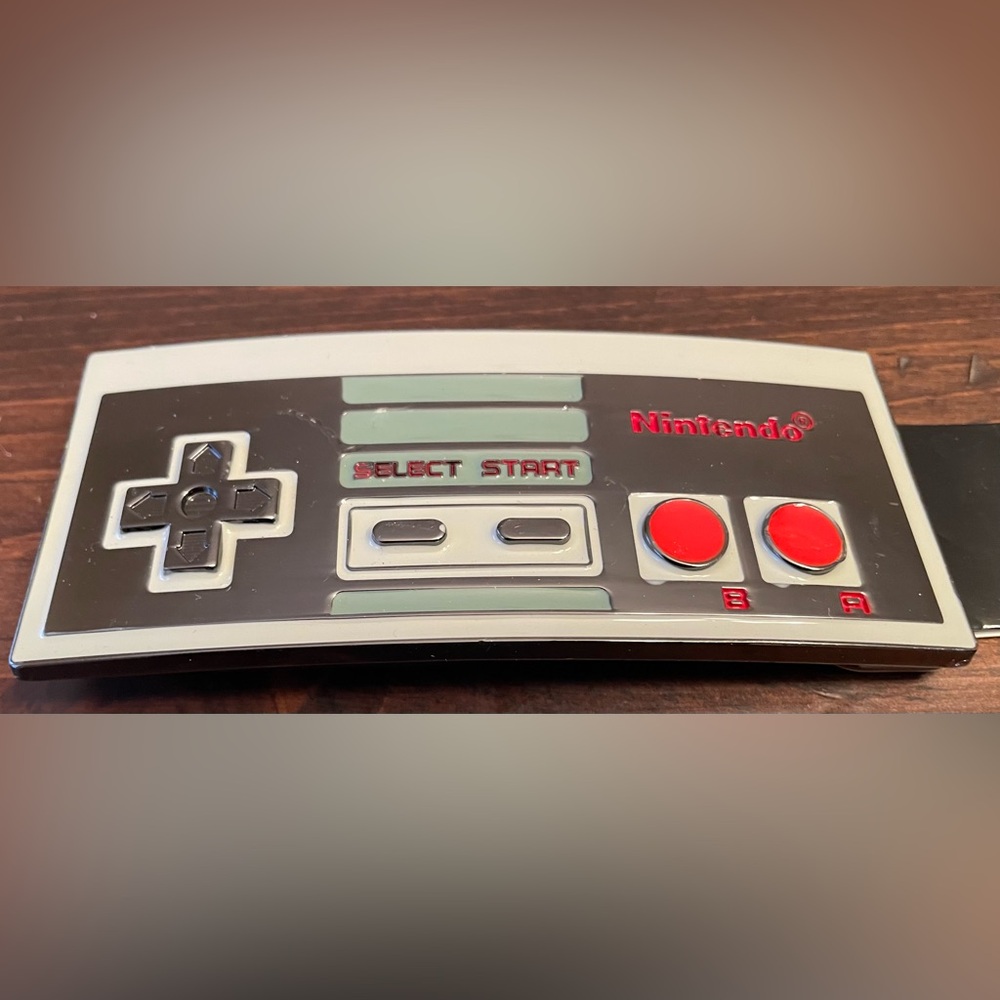 Nintendo NES Controller Metal Belt Buckle - NEW / ORIGINAL PACKAGING